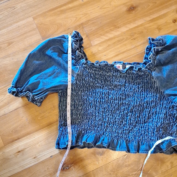 Levi's Retro 70s Smocked Denim Crop Top Blue Size Large Milkmaid - Picture 11 of 13